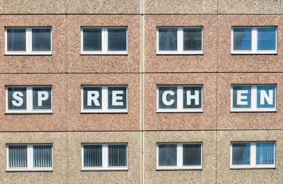 Werbung Logopaede, Lichtenberg, Berlin, Deutschland *** Advertising Logopaede Lichtenberg Berlin Germany-stock-foto