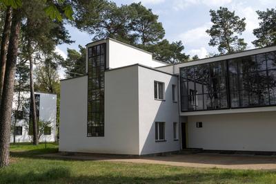 Dessau Saxony Anhalt Germany April 2022 Bauhaus style architecture building. The Bauhaus buildings in the city are part-stock-foto
