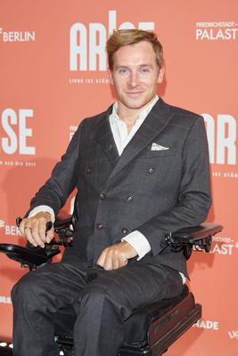 Samuel Koch - Premiere der neuen Show Arise in dem Friedrichstadt-Palast Berlin am 22.09.2021. Premiere Arise die neue-stock-foto