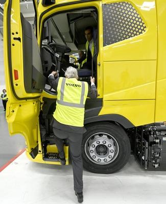 King Philippe visits the Volvo Trucks Center in Oostakker-stock-foto