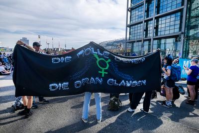 Proteste gegen "Marsch fuer das Leben" mit Forderung nach Abschaffung von Paragraf 218-stock-foto