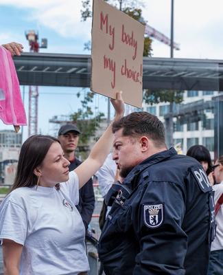 Proteste gegen "Marsch fuer das Leben" mit Forderung nach Abschaffung von Paragraf 218-stock-foto