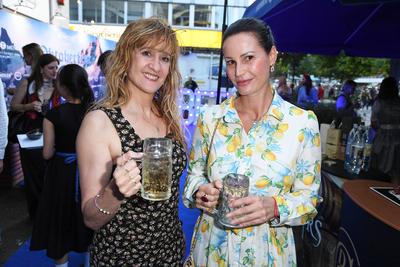 Elisabeth Degen, Katharina Gerhardt - Oktoberfestbeginn mit Fassanstich im Hofbr?u Berlin am 20.09.2025 *** Elisabeth De-stock-foto