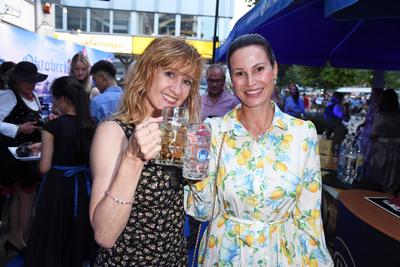 Elisabeth Degen, Katharina Gerhardt - Oktoberfestbeginn mit Fassanstich im Hofbr?u Berlin am 20.09.2025 *** Elisabeth De-stock-foto