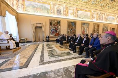 ITALY - POPE LEO XIV DURING THE AUDIENCE WITH PARTICIPANTS IN THE JUBILEE MEETING PROMODED BY THE LATIN AMERICAN AND CARIBBEAN EPISCOPAL COUNCIL,THE PONTIFICAL ACADEMY FOR LIFE, AND THE JOAN PAUL II INSTITUTE September 19, 2025-stock-foto