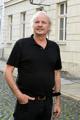 Leander Hau?mann auf Landkinotour im Bully im Camillo Kino. G?rlitz, 19.09.2025 *** Leander Hau?mann on a country cinema-stock-foto