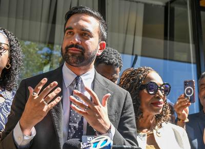 Mamdani Campaigns in Allan?s Bakery in Brooklyn, NY-stock-foto