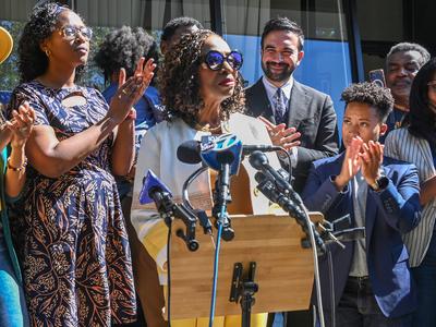 Mamdani Campaigns in Allan?s Bakery in Brooklyn, NY-stock-foto