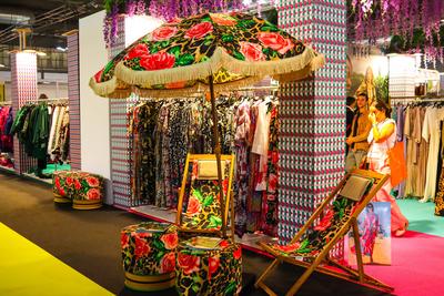 launches for the next season at milano fashion & jewels-stock-foto