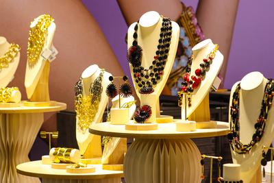 launches for the next season at milano fashion & jewels-stock-foto