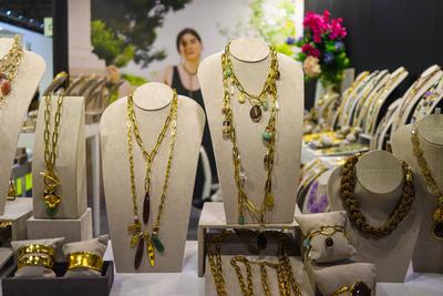 launches for the next season at milano fashion & jewels-stock-foto