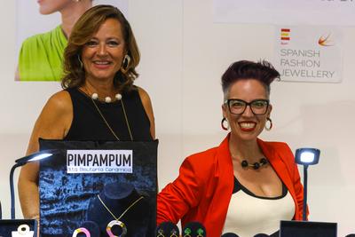 launches for the next season at milano fashion & jewels-stock-foto