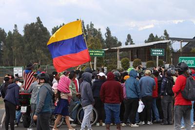 INDIGENAS PANAMERICANA LATACUNGA-stock-foto