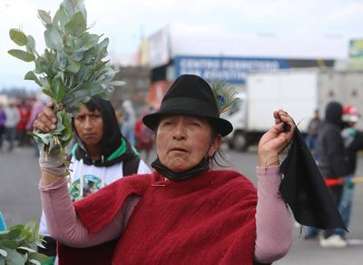 INDIGENAS PANAMERICANA LATACUNGA-stock-foto