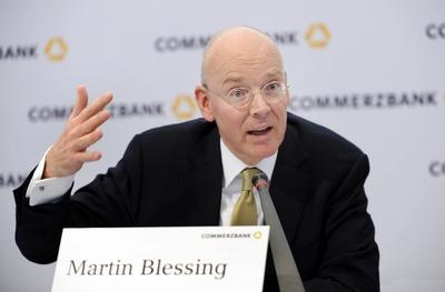 Bildnummer: 57101728  Datum: 23.02.2012  Copyright: imago/sepp spieglDeutschland, Frankfurt, 23.02.2012 Martin BLESSING, Vorstandsvorsitzender der Commerzbank AG, w?hrend der Bilanz-Pressekonferenz Germany, Frankfurt, 23.02.2012 Martin BLESSING, CEO of Commerzbank AG, during the press conference MARTIN BLESSING MARTIN BLESSING People Wirtschaft Banken Bilanzpressekonferenz PK Pressetermin Portr?t xdp x0x 2012 quer WIRTSCHAFT ECONOMY MANAGEMENT CEO CFO VORSTANDSVORSITZENDER CHAIRMAN FINANZVORSTAND CHIEF FINANCIAL OFFICER UNTERNEHMENSF?HRUNG BUSINESS MANAGEMENT GELDWESEN PRIVATE BANK BANKWESEN BANKING FINANZWESEN FINANCE BANKHAUS BANKING HOUSE FARBAUFNAHME COLOR FOTOGRAFIE PHOTOGRAPHY HALBE FIGUR HALF LENGTH GESTIK GESTURES SPRECHEND SPEAKING SITZEND SITTING QUERFORMAT HORIZONTAL FORMAT 57101728 Date 23 02 2012 Copyright Imago Sepp Spiegl Germany Frankfurt 23 02 2012 Martin Blessing CEO the Commerzbank AG during the Balance sheet Press conference Germany Frankfurt 23 02 2012 Martin Blessing CEO of Commerzbank AG during The Press Conference Martin Blessing Martin Blessing Celebrities Economy Banks press briefing on annual results press conference Press call Portrait XDP x0x 2012 horizontal Economy Economy Management CEO CFO CEO Chairman CFO Chief Financial Officer management Business Management ESSENCE OF MONEY Private Bank Banking Banking Finance Finance Bank house Banking House Ink Color Photography Photography Halbe Figure Half length Gesture gestures Spoken Speaking seated Sitting Landscape horizontally Format-stock-foto
