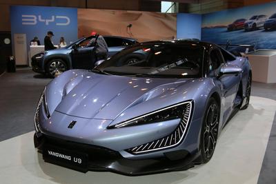 BYD Yangwang U9 (Elektroauto, Supersportwagen), 56. Essen Motor Show 2024 (30.11.-08.12.2024, Pressetag 29.11.2024), Aut-stock-foto