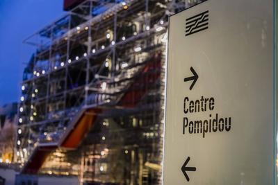 Paris, France January 26, 2021 - View of the Pompidou Center (Beaubourg) at dusk. The Center Pompidou will close its do-stock-foto