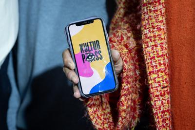 Deutsch-Franzoesische Kabinettsklausur in Hamburg Kulturpass App welche bei der Deutsch - Franzoesischen Kabinettklausur-stock-foto