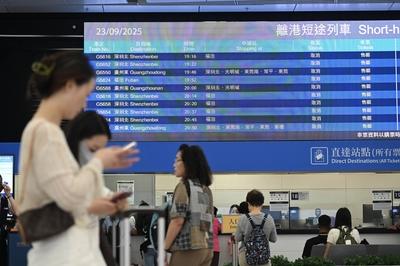 Hong Kong West Kowloon Station Train Canceled For Typhoon Ragasa-stock-foto
