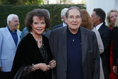 Claudia CARDINALE et Robert HOSSEIN CELEBRITES : Cinquieme anniversaire du musee Paul BELMONDO - Boulogne Billiancourt-stock-foto