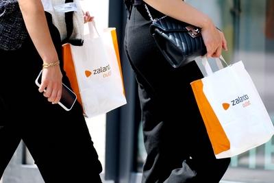 Düsseldorf 23.06.2023 Schadowstraße Einkaufsstrasse Hystreet Einkaufsstraße Shoppingmeile Einkaufsmeile Einkaufen Einzel-stock-foto