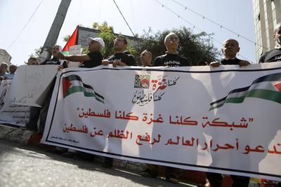 Palestinian factions, prisoner institutions, trade unions, and popular groups organized a mass rally in Hebron, West Bank-stock-foto