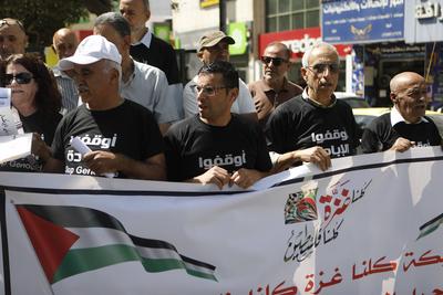 Palestinian factions, prisoner institutions, trade unions, and popular groups organized a mass rally in Hebron, West Bank-stock-foto