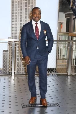 Shark Tank Cast Visit the Empire State Building-stock-foto