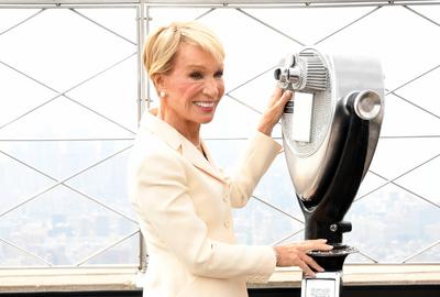 Shark Tank Cast Visit the Empire State Building-stock-foto