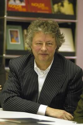 Bildnummer: 57010958  Datum: 19.02.2008  Copyright: imago/teutopressThomas Kellein (Direktor der Kunsthalle Bielefeld) 02/08 thg Thomas Kellein im Rahmen eines Pressegespr?chs am 19.02.2008 zur Umgestaltung des Museumsparks an der Kunsthalle Bielefeld Deutschland deutsch Deutscher Mann Direktor Leiter Stadt NRW Pressegespr?ch Presse Pressekonferenz Museum Park Kunst F?rderung Leitung F?hrung Management Manager Kultur Kosten Geld Spenden Plan Pl?ne Architektur Projekt Bau Umbau Gestaltung Neugestaltung Neuerung leger elegant sitzend Tisch Jackett Nadelstreifen schwarz graue Haare lockig Arm aufgest?tzt l?chelnd halb man manager Museum remodelling hoch People x0x xkg 2008 hoch  57010958 Date 19 02 2008 Copyright Imago  Thomas  Director the Kunsthalle Bielefeld 02 08 THG Thomas  in Frame a Press interview at 19 02 2008 to Transformation the Museum parks to the Kunsthalle Bielefeld Germany German German Man Director Leader City NRW Press interview Press Press conference Museum Park Art Promotion Line Leadership Management Manager Culture Costs Money Donations Plan Plans Architecture Project Construction Reconstruction Design Redesign Innovation casual elegant seated Table Jacket Pinstripes Black Grey Hair lockig Poor Aufgest?tzt smiling half Man Manager Museum  vertical Celebrities x0x xkg 2008 vertical-stock-foto