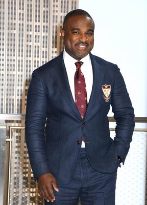 Shark Tank Cast Visit the Empire State Building-stock-foto