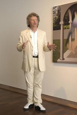 Bildnummer: 57011454  Datum: 21.05.2008  Copyright: imago/teutopressThomas Kellein (Direktor der Kunsthalle Bielefeld) 05/08 thg Thomas Kellein am 21. Mai 2008 bei der Pressevorbesichtigung der Ausstellung Richard Hamilton. Virtuelle R?ume in der Kunsthalle Bielefeld Deutschland deutsch Deutscher Mann Direktor Leiter Stadt NRW Pressegespr?ch Presse Museum Kunst Leitung F?hrung Management Manager Kultur leger Anzug grauhaarig lockig Sneakers Sportschuhe Hemd man manager Museum remodelling arts hoch ganz stehend sprechend gestikulierend People x0x xkg 2008 hoch  57011454 Date 21 05 2008 Copyright Imago  Thomas  Director the Kunsthalle Bielefeld 05 08 THG Thomas  at 21 May 2008 at the  the Exhibition Richard Hamilton virtual Spaces in the Kunsthalle Bielefeld Germany German German Man Director Leader City NRW Press interview Press Museum Art Line Leadership Management Manager Culture casual Suit grauhaarig lockig Sneakers Sports shoes Shirt Man Manager Museum  Arts vertical whole standing Spoken gesticulating Celebrities x0x xkg 2008 vertical-stock-foto