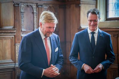 Besuch des niederl?ndischen K?nigs im Haus der Niederlande. Universit?t M?nster.-stock-foto