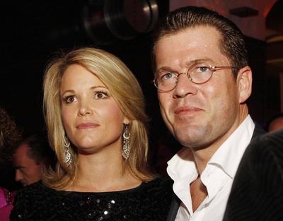 Bildnummer: 54465632  Datum: 25.09.2010  Copyright: imago/StrussfotoStephanie zu Guttenberg - Pr?sidentin Innocence in Danger e.V. / Verteidigungsminister Dr. Karl-Theodor zu Guttenberg / Funk and Soul Night No. 1 zugunsten von Innocence in Danger e.V. im Automuseum Prototyp Hamburg   Entertainment Politik People premiumd kbdig xkg 2010 quer Funk and Soul Night No. 1 o0 Ehefrau Frau Familie Ehemann MannBildnummer 54465632 Date 25 09 2010 Copyright Imago Strussfoto Stephanie to Guttenberg President Innocence in Danger e V Defence Minister Dr Karl Theodor to Guttenberg Radio and Soul Night No 1 favour from Innocence in Danger e V in Auto Museum Prototype Hamburg Entertainment politics Celebrities premiumd Kbdig xkg 2010 horizontal Radio and Soul Night No 1 o0 Wife Woman Family Husband Man-stock-foto