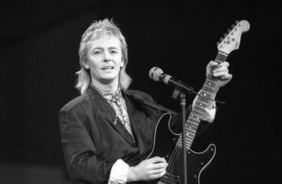 Bildnummer: 56661633  Datum: 11.10.1986  Copyright: imago/teutopressChris Norman (S?nger) 10/86 - Chris Norman bei der Verleihung des L?we von Radio Luxemburg (RTL plus) am 11. Oktober 1986 in der Westfalenhalle Dortmund Medienpreis Fernsehpreis Radiopreis L?wenverleihung britischer Brite England englischer Mann Rockmusik Popmusik Musiker Gesang Smokie britisch singer musician quer halb stehend l?chelnd Auftritt live B?hne sw People x0x xsk 1986 quer Aufmacher  56661633 Date 11 10 1986 Copyright Imago teutopress Chris Norman Singer 10 86 Chris Norman at the award Ceremony the Lion from Radio Luxembourg RTL Plus at 11 October 1986 in the Westfalenhalle Dortmund Media Prize Television Radio price Lions ceremony British Briton England English Man Rock music Pop music Musician Singing Smokie British Singer Musician horizontal half standing smiling Appearance Live Stage black and white Celebrities x0x xSK 1986 horizontal Highlight-stock-foto