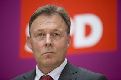 Bildnummer: 59649029  Datum: 13.05.2013  Copyright: imago/Christian ThielDeutschland, Berlin, Willy-Brandt-Haus, SPD Spitzenkandidat Peer Steinbr?ck stellt Mitglieder seines Kompetenzteams ( Schattenkabinett ) f?r die Bundestagswahl 2013 vor, Thomas Oppermann, 13.05.2013 Politik people xas x0x Portr?t 2013 quer Politik Partei SPD Bundestagswahl Kompetenzteam Schattenkabinett  59649029 Date 13 05 2013 Copyright Imago Christian Thiel Germany Berlin Willy Brandt House SPD Top candidate Peer Steinbr?ck , Members its Teams Shadow Cabinet for the Federal election 2013 before Thomas Oppermann 13 05 2013 politics Celebrities  x0x Portrait 2013 horizontal politics Party SPD Federal election Competence team Shadow Cabinet-stock-foto