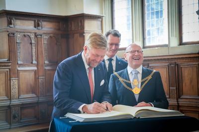 Besuch des niederl?ndischen K?nigs im Haus der Niederlande. Universit?t M?nster.-stock-foto