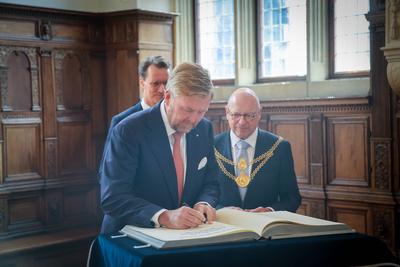 Besuch des niederl?ndischen K?nigs im Haus der Niederlande. Universit?t M?nster.-stock-foto