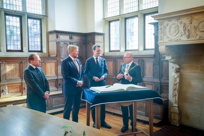 Besuch des niederl?ndischen K?nigs im Haus der Niederlande. Universit?t M?nster.-stock-foto