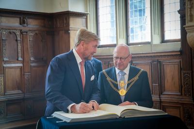 Besuch des niederl?ndischen K?nigs im Haus der Niederlande. Universit?t M?nster.-stock-foto