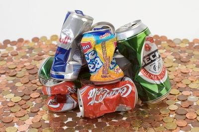 18 04 2005 Berlin DEU Getraenkedosen und Pfandgeld Dose Dosen Getraenkedosen Pfand Dosenpf-stock-foto