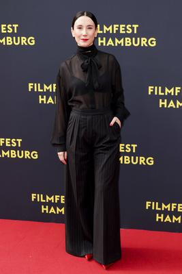 abb Sibel Kekilli Schauspielerin zu Gast auf dem Roten Teppich bei der Kino Film Premiere Premiere Film Yunan auf dem Filmfest Hamburg im Cinemaxx Kino am Dammtor am 27.09.2025 in Hamburg Hamburg Deutschland *** abb Sibel Kekilli Actress on the Red Carpet at the Cinema Film Premiere Premiere Film Yunan at Filmfest Hamburg at Cinemaxx Kino am Dammtor on September 27, 2025 in Hamburg Hamburg Germany-stock-foto