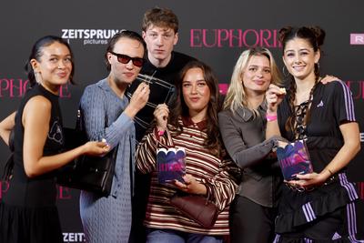 Vanessa Velemir Diaz, Luna Jordan, Kosmas Schmidt, Dilara Aylin Ziem, Renee Gerschke und Derya Akyol-stock-foto