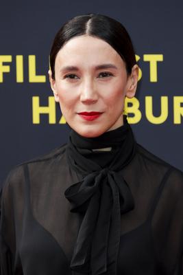 abb Sibel Kekilli Schauspielerin zu Gast auf dem Roten Teppich bei der Kino Film Premiere Premiere Film Yunan auf dem Filmfest Hamburg im Cinemaxx Kino am Dammtor am 27.09.2025 in Hamburg Hamburg Deutschland *** abb Sibel Kekilli Actress on the Red Carpet at the Cinema Film Premiere Premiere Film Yunan at Filmfest Hamburg at Cinemaxx Kino am Dammtor on September 27, 2025 in Hamburg Hamburg Germany-stock-foto