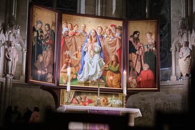 Der umstrittene Cranach-Triegel-Altar ist wieder im Naumburger Dom zu sehen (Foto vom 02.12.2023). Die Rueckkehr des Kun-stock-foto