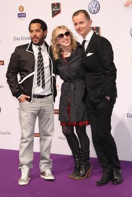 Adel Tawil, Annette Humpe und Max Raabe beim Echo 2011 - dem Deutschen Musikpreis am Roten Teppich in der Messe Berlin-stock-foto