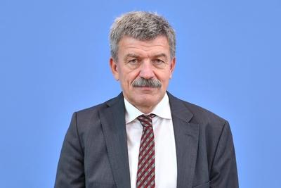 Berlin, Deutschland, 29.09.2025: Bundespressekonferenz: Vorstellung des ersten Zwischenberichtes zur Evaluation des Kons-stock-foto