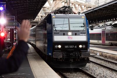 Paris, France, December 12, 2023 - SNCF s president Jean Pierre Farandou attends the arrival of the Berlin Paris night t-stock-foto