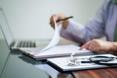Medicine doctor working on clinic office, Selective focus on stethoscope. Medicine doctor working on clinic office, Sele-stock-foto