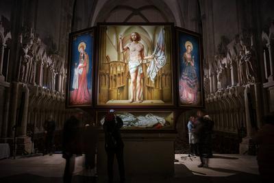 Der umstrittene Cranach-Triegel-Altar ist wieder im Naumburger Dom zu sehen (Foto vom 02.12.2023). Die Rueckkehr des Kun-stock-foto